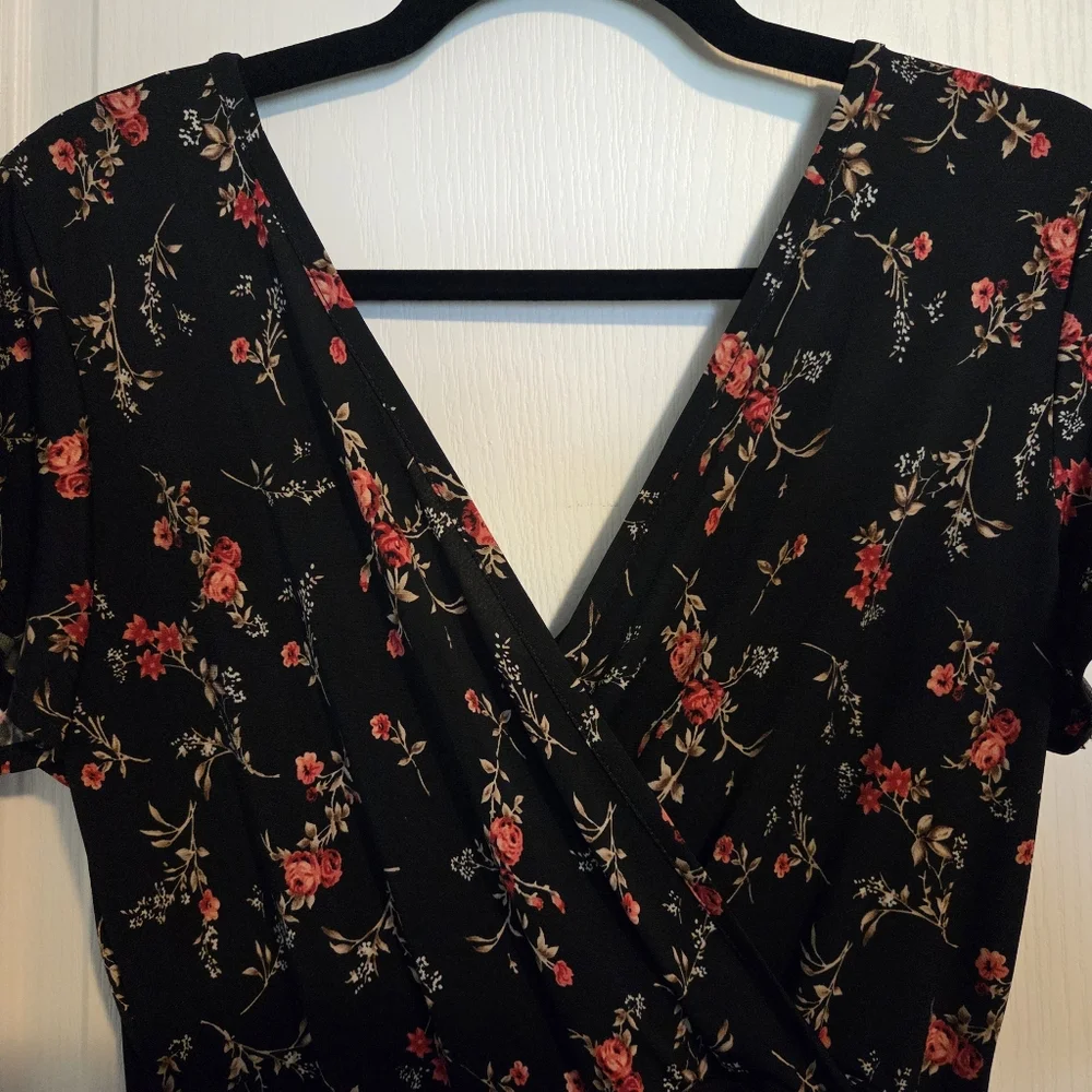 Kaileigh Dark Floral Wrap Mini Dress Size M - Picture 3 of 10